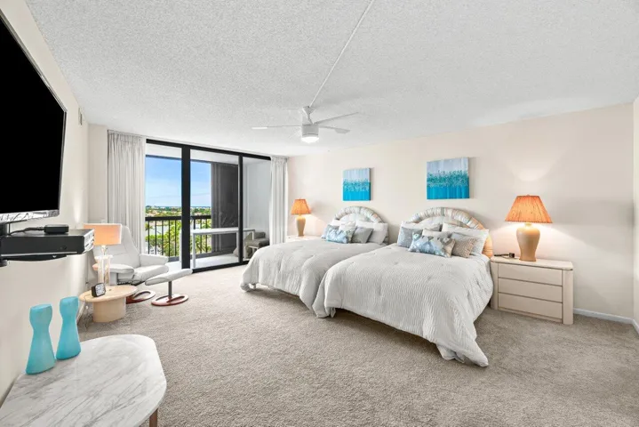 SPLIT BEDROOM PLAN