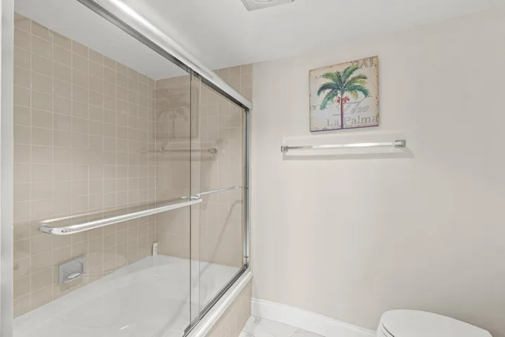 EN SUITE BATHROOM