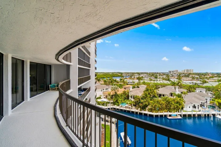 SPACIOUS BALCONY