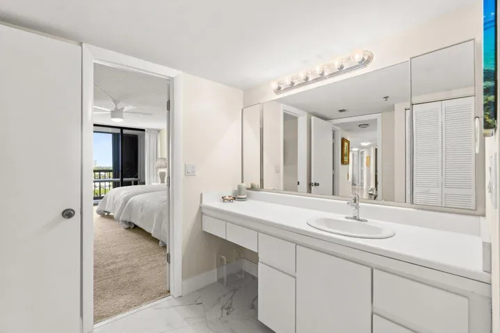 EN SUITE BATHROOM