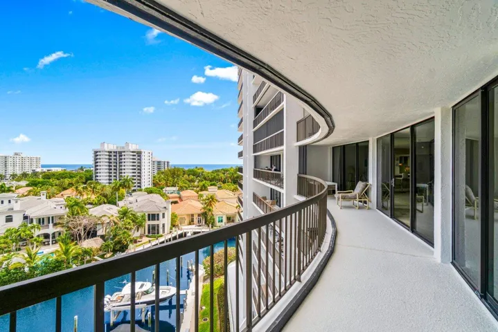 EXPANSIVE BALCONY