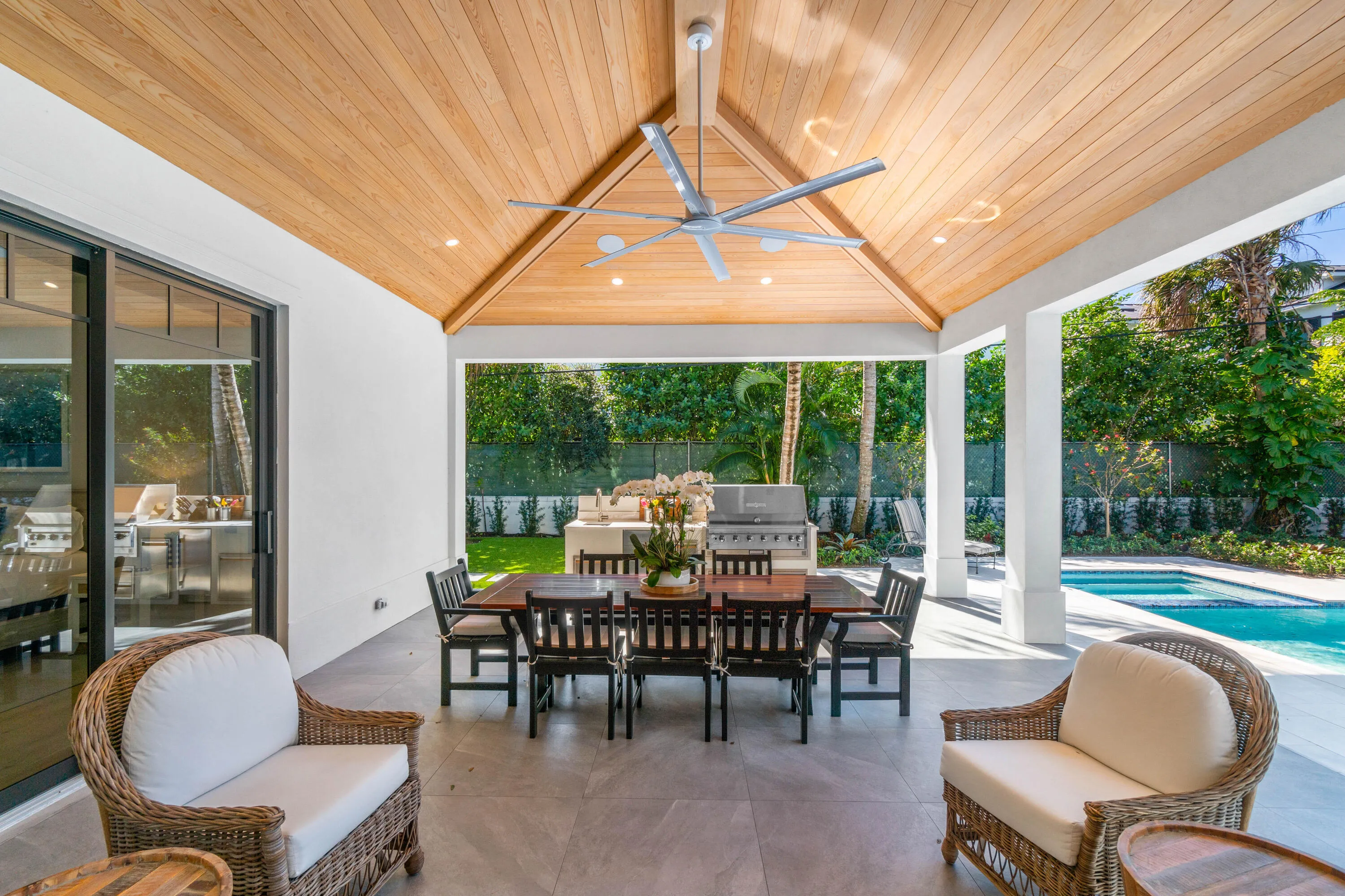 COVERED LOGGIA