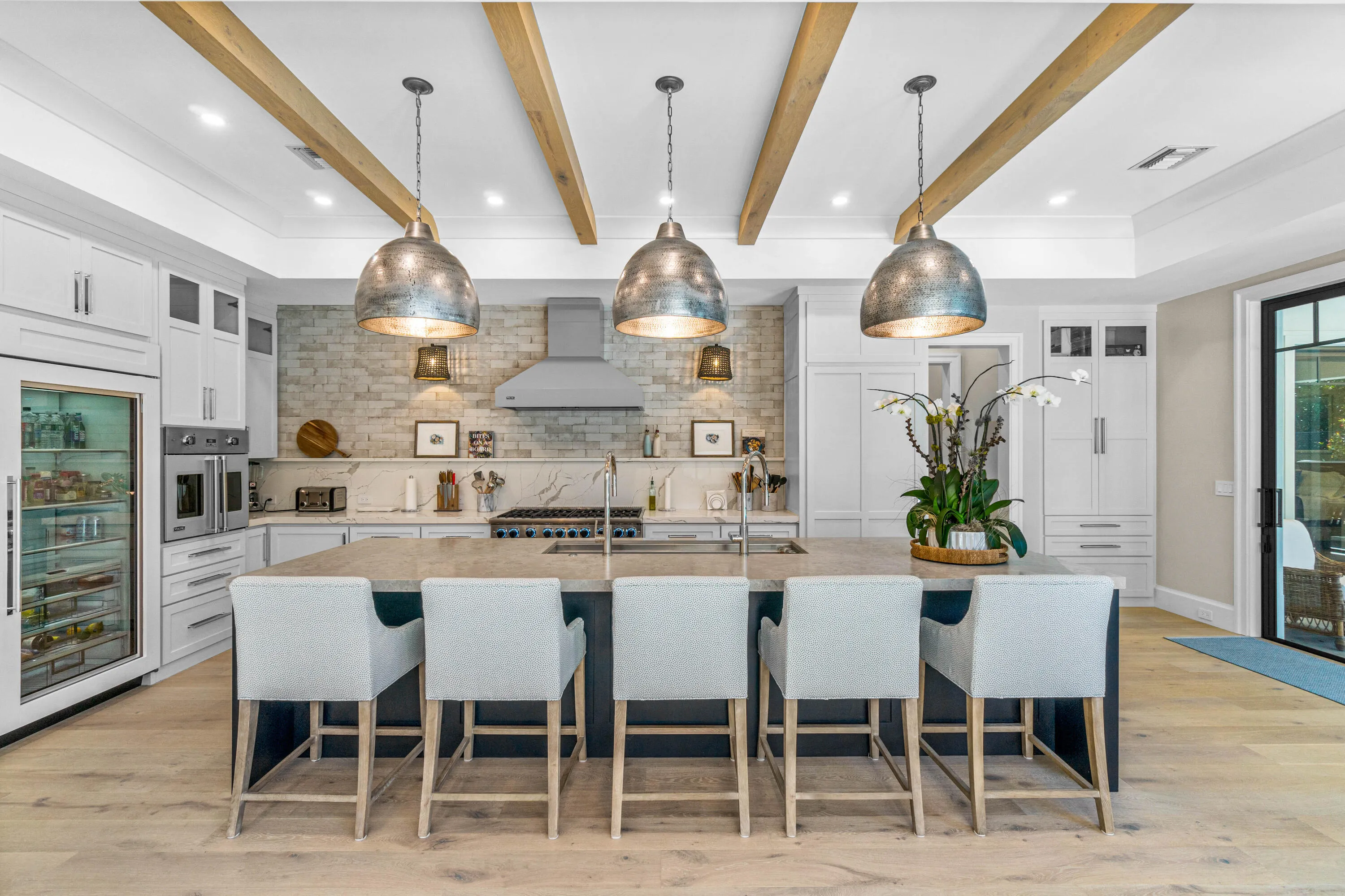 EAT IN KITCHEN