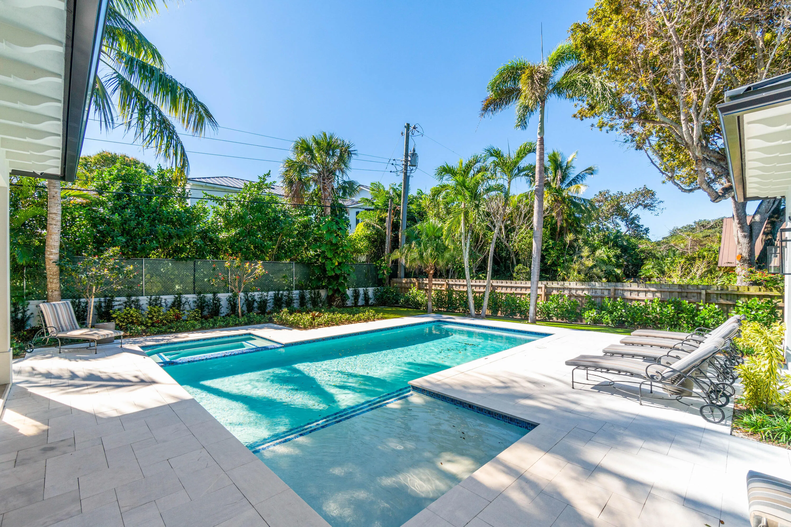 PRIVATE YARD