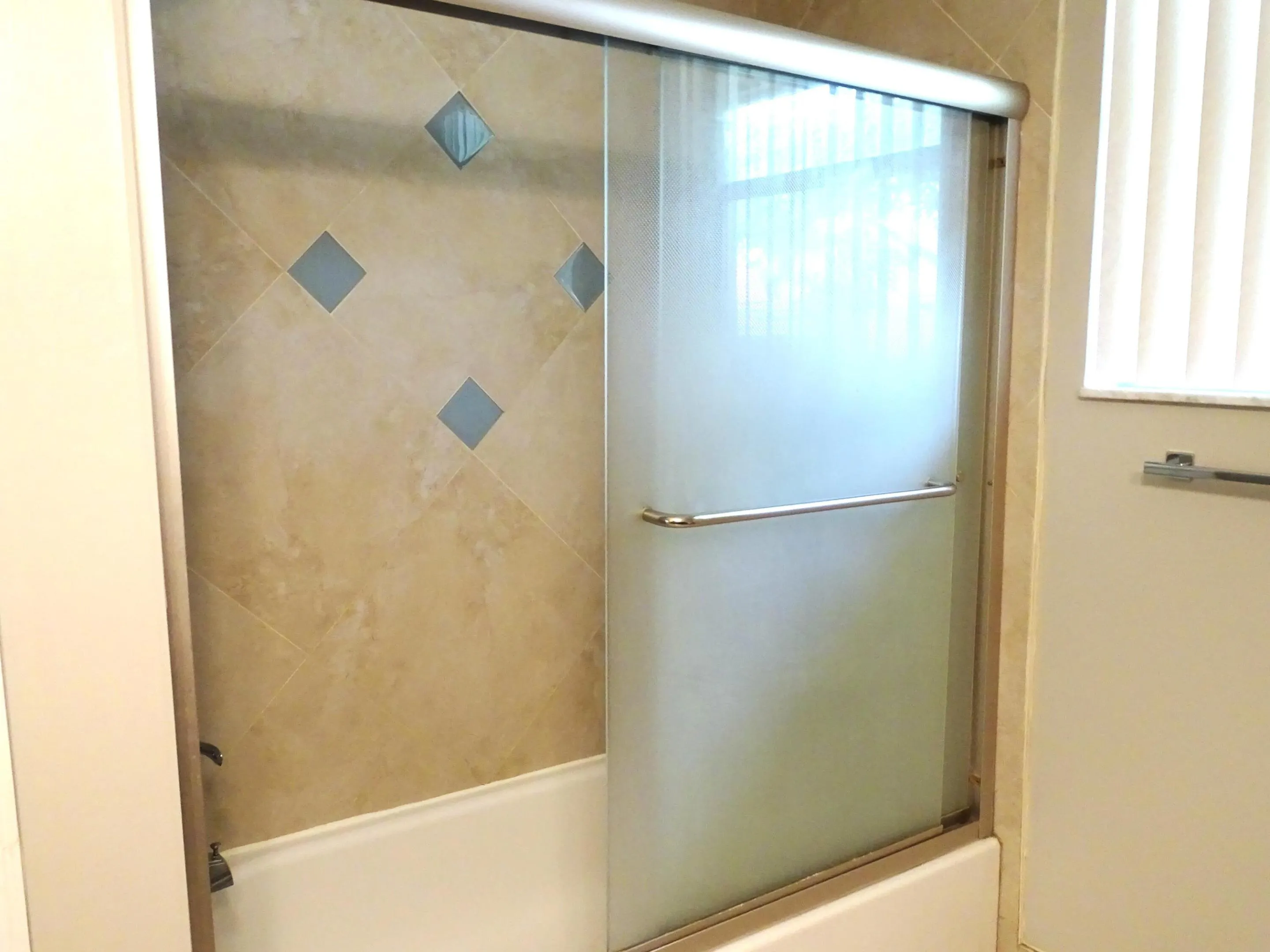 JUP GUEST BATH 1