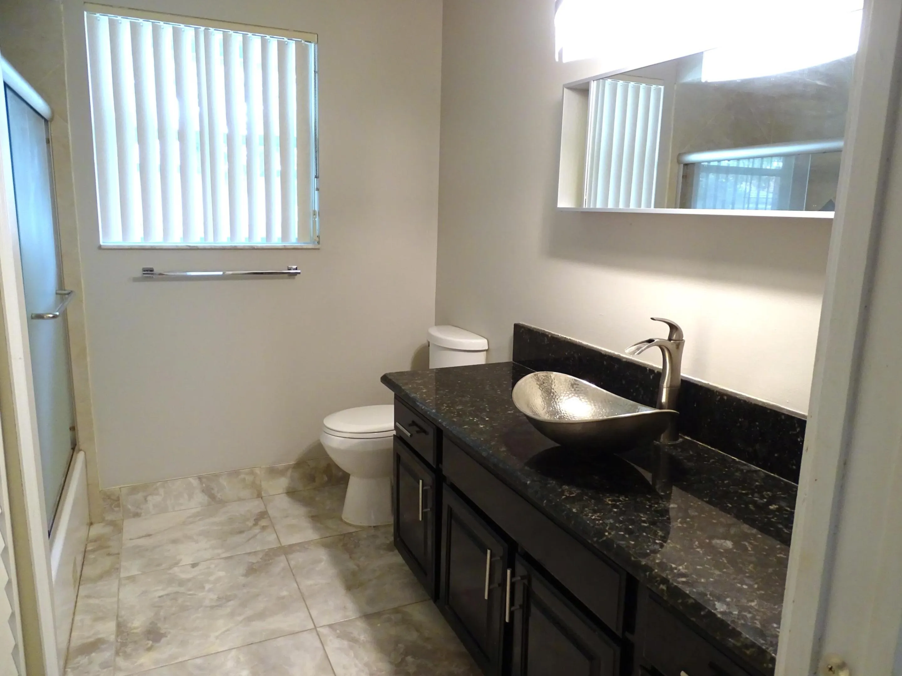 JUP GUEST BATH