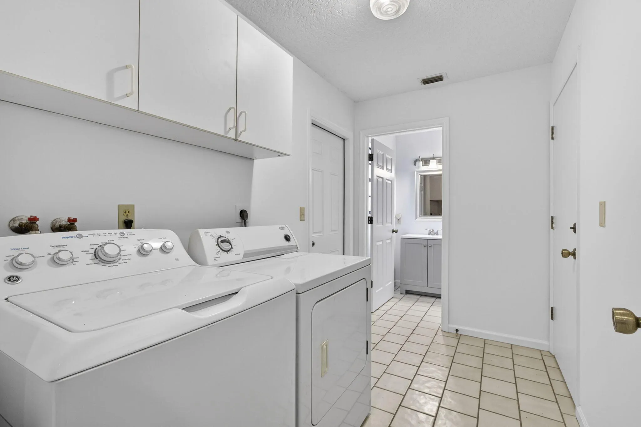 6045 Hall Blvd (28)