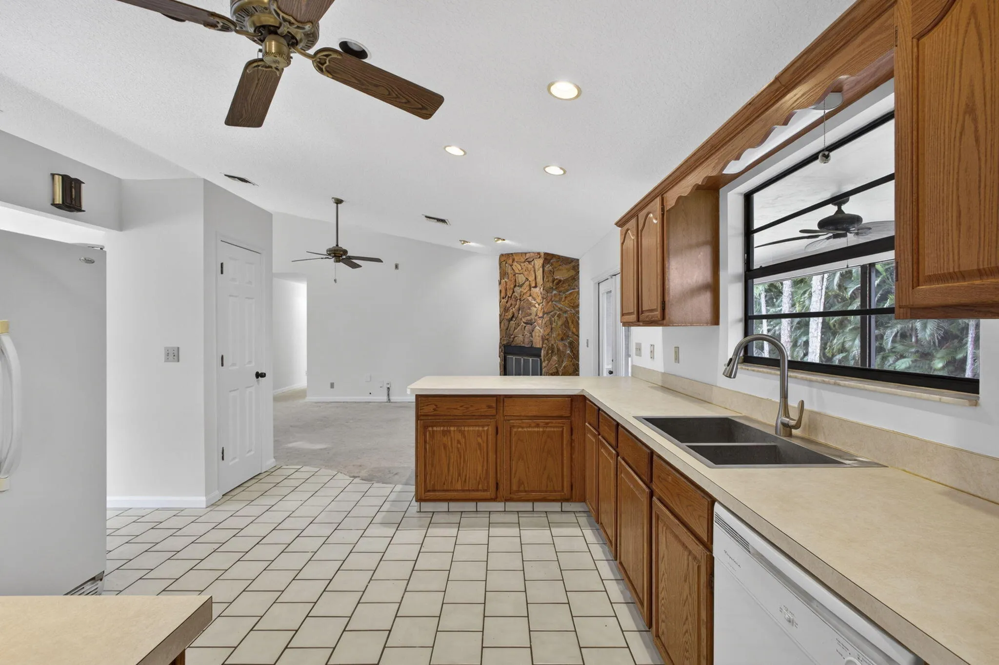 6045 Hall Blvd (25)
