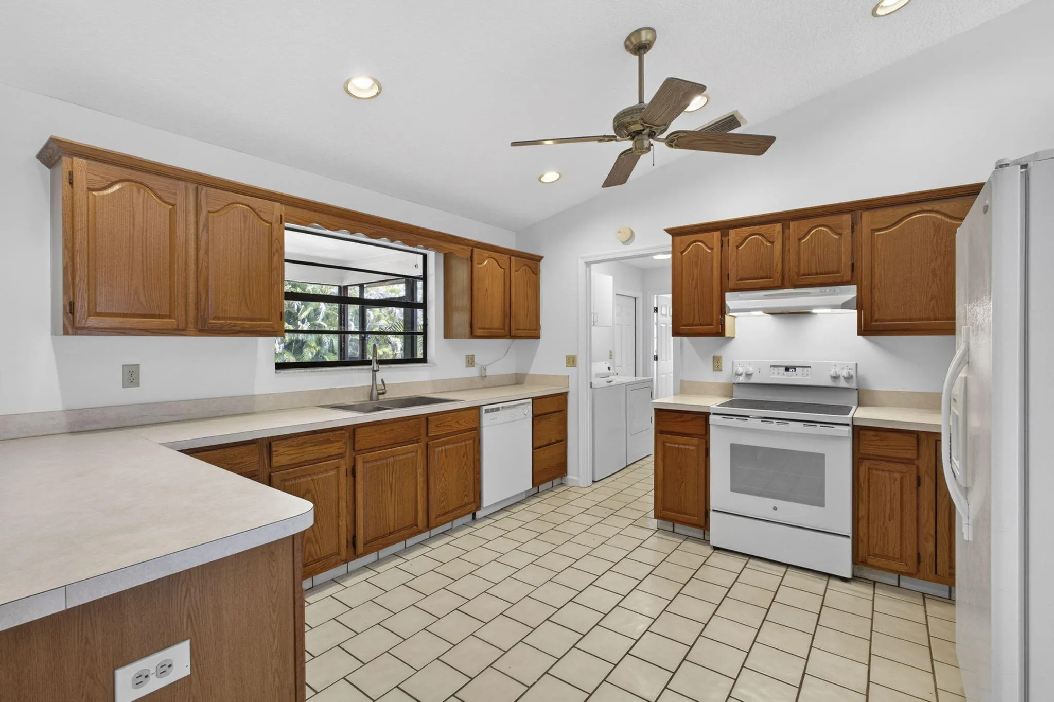 6045 Hall Blvd (23)