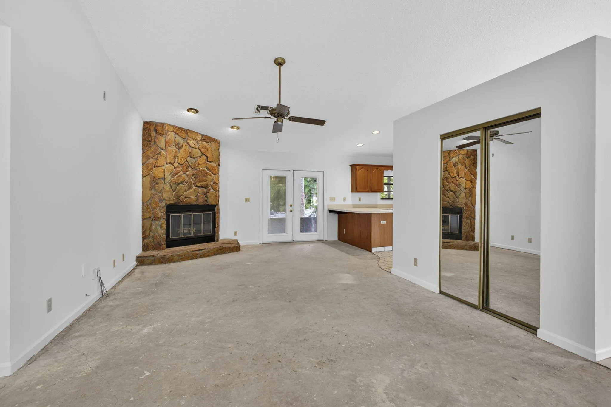 6045 Hall Blvd (16)