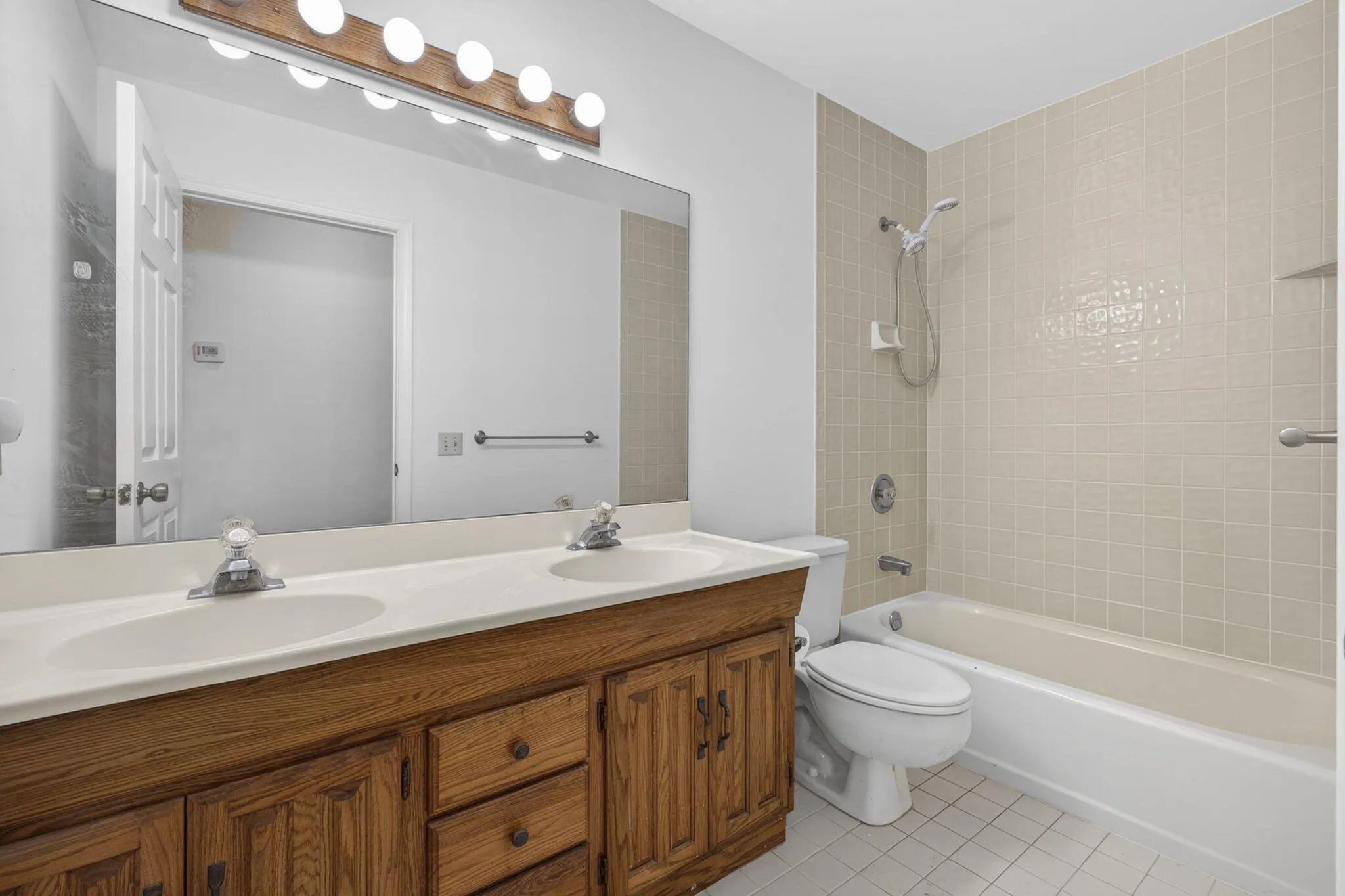 6045 Hall Blvd (35)