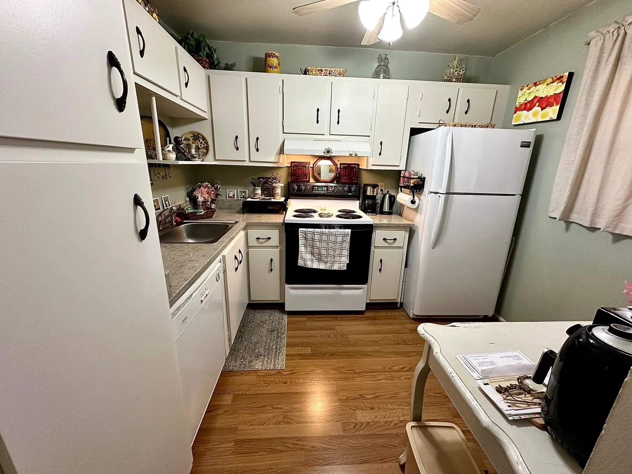 Beautiful kitchen with ceiling fan