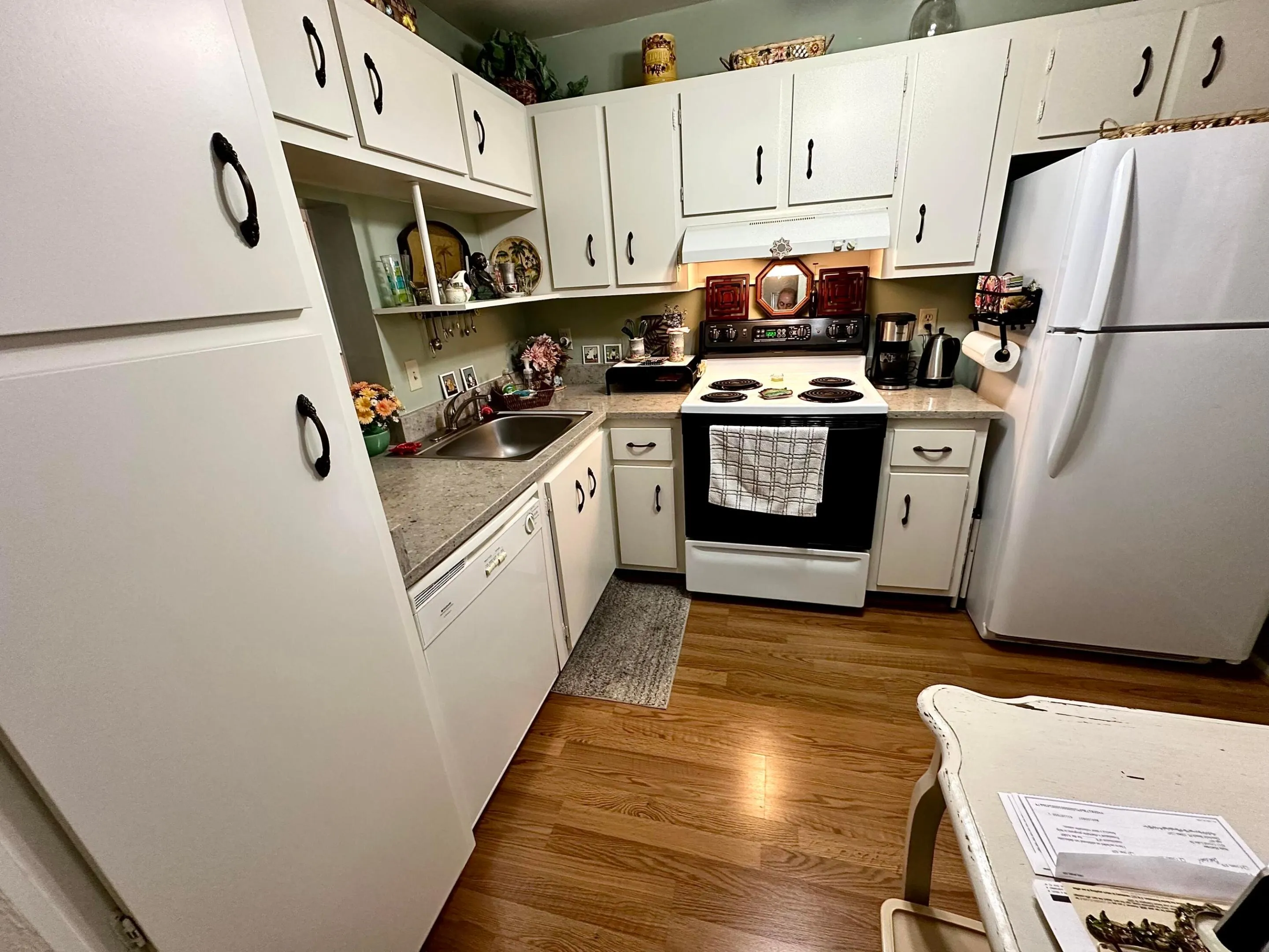 Beautiful kitchen with good cabinet space