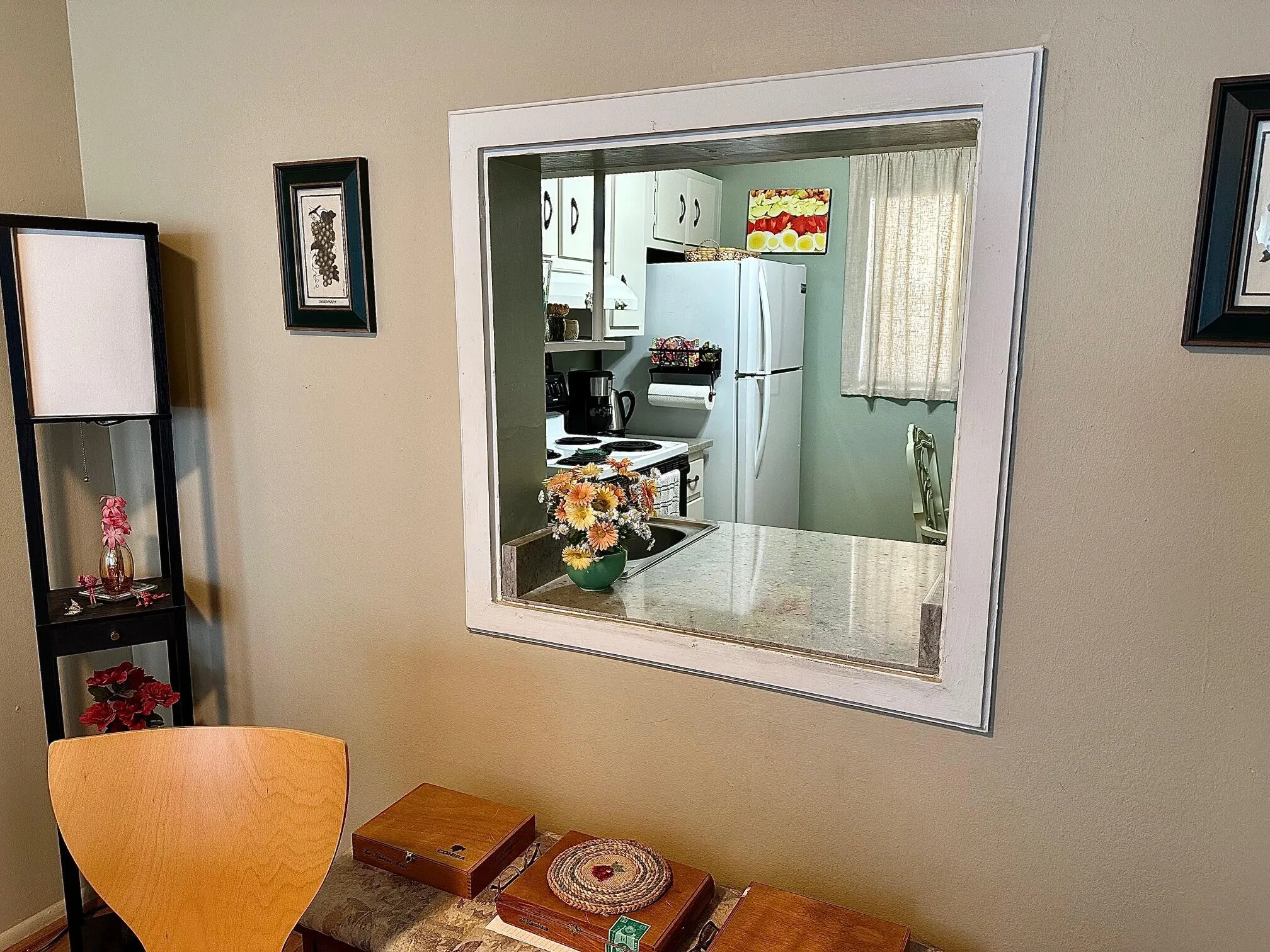 Kitchen pass through to dinning area