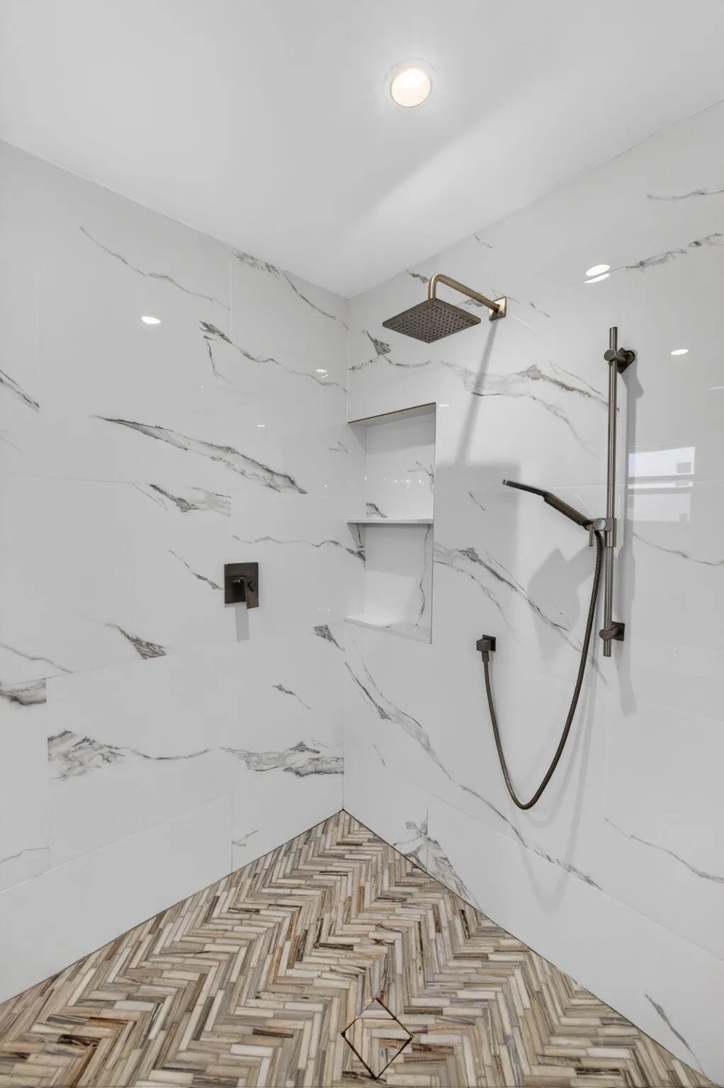 4460-Master Bath3