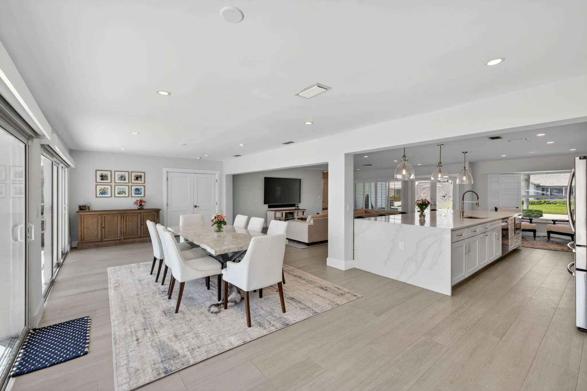 4460-Family Room View to Open Plan