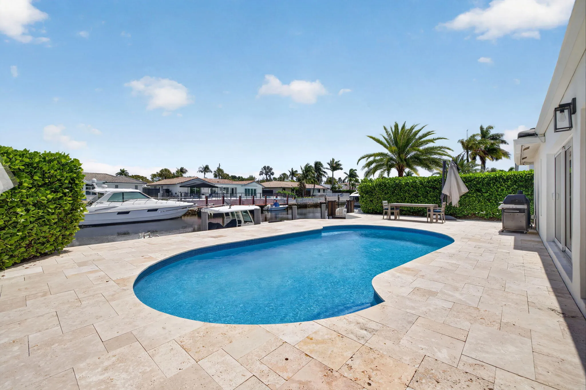 4460-Pool View 2