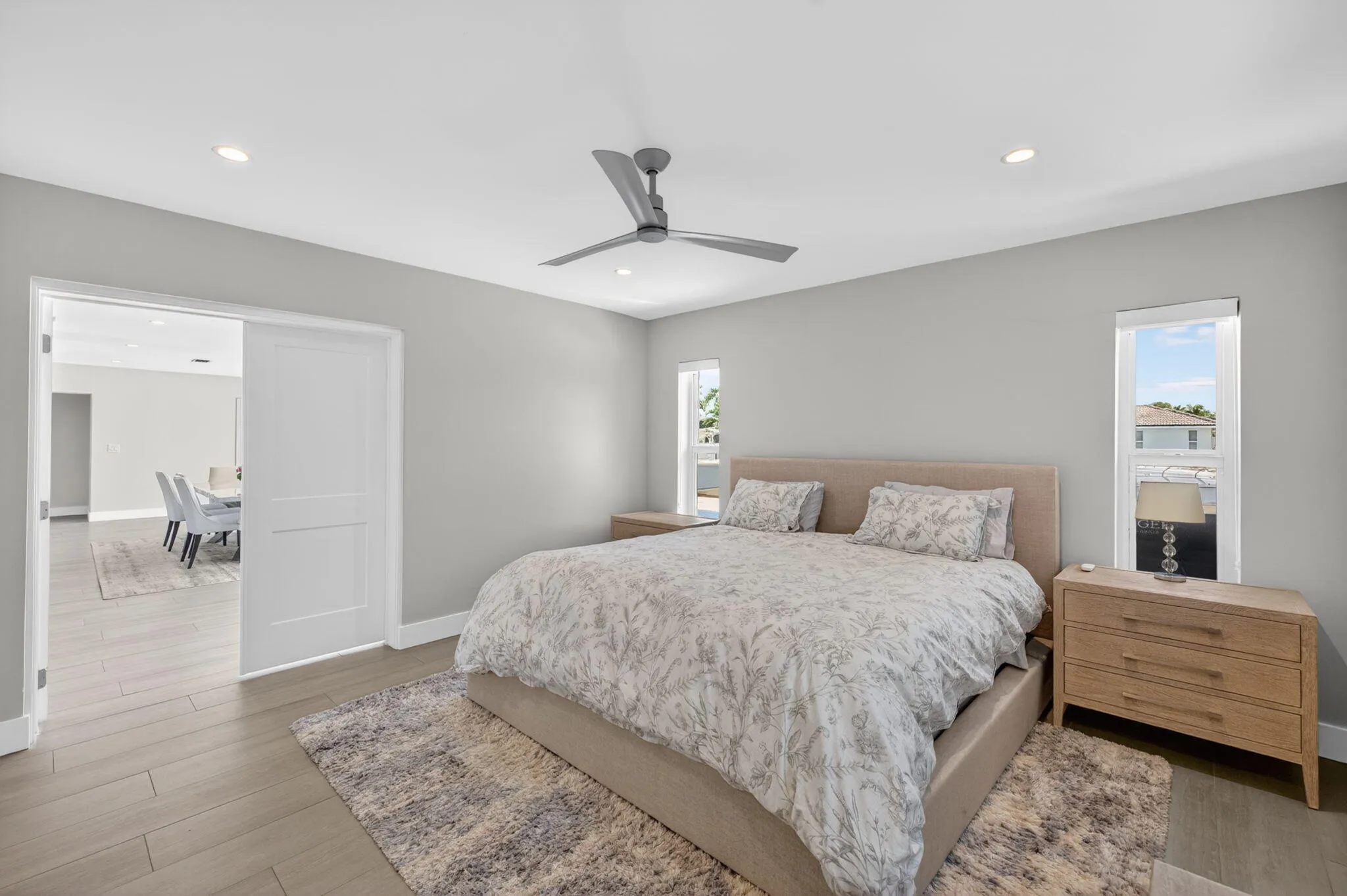 4460-Oversized Master Bedroom