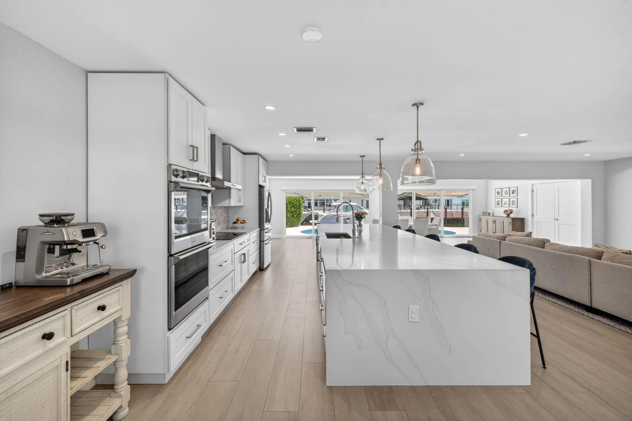 4460-Kitchen view 4
