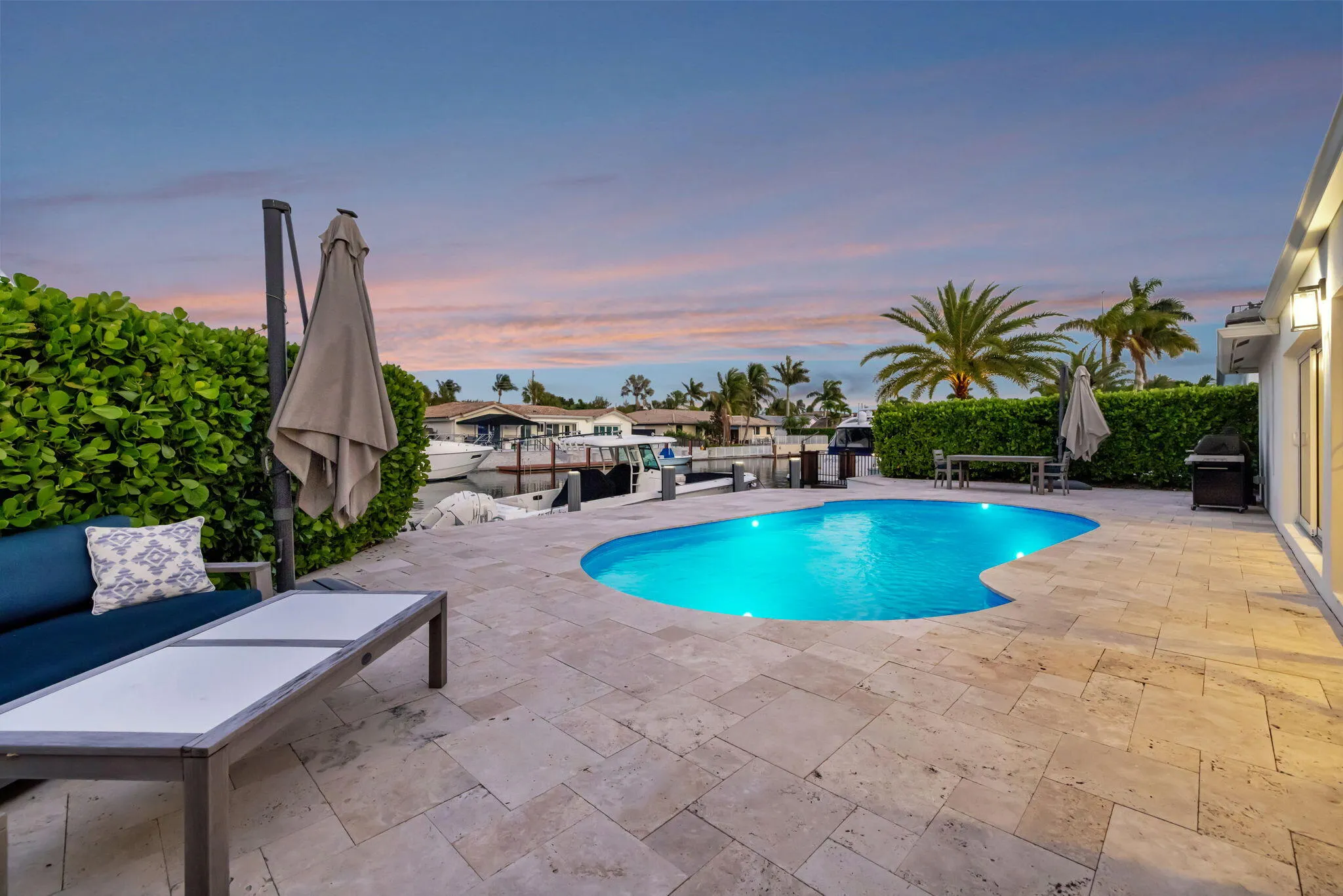 4460-Patio at Dusk