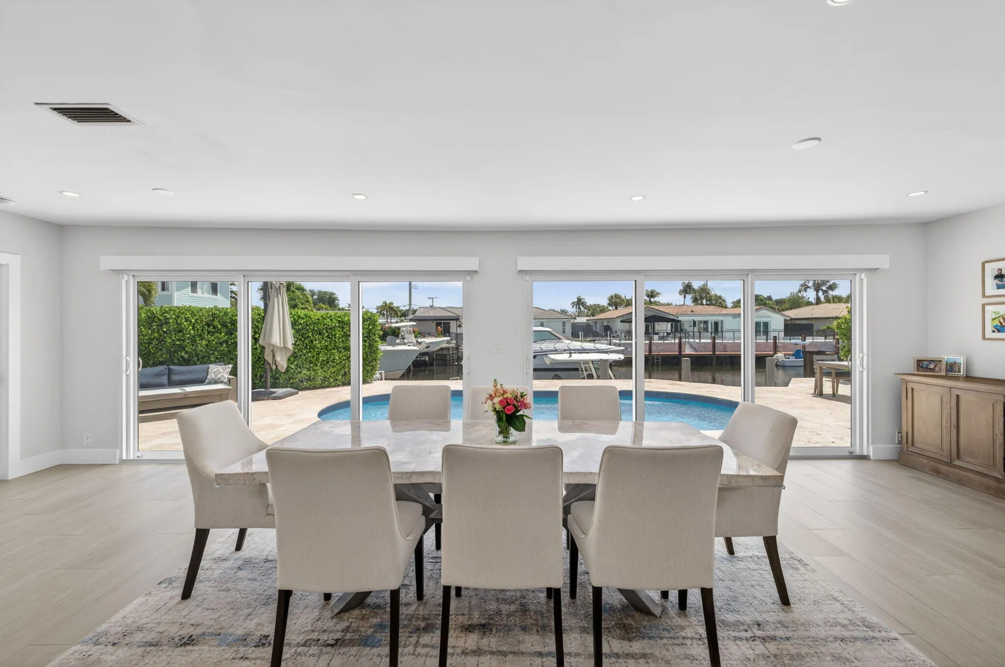 4460-Family Room View to Water