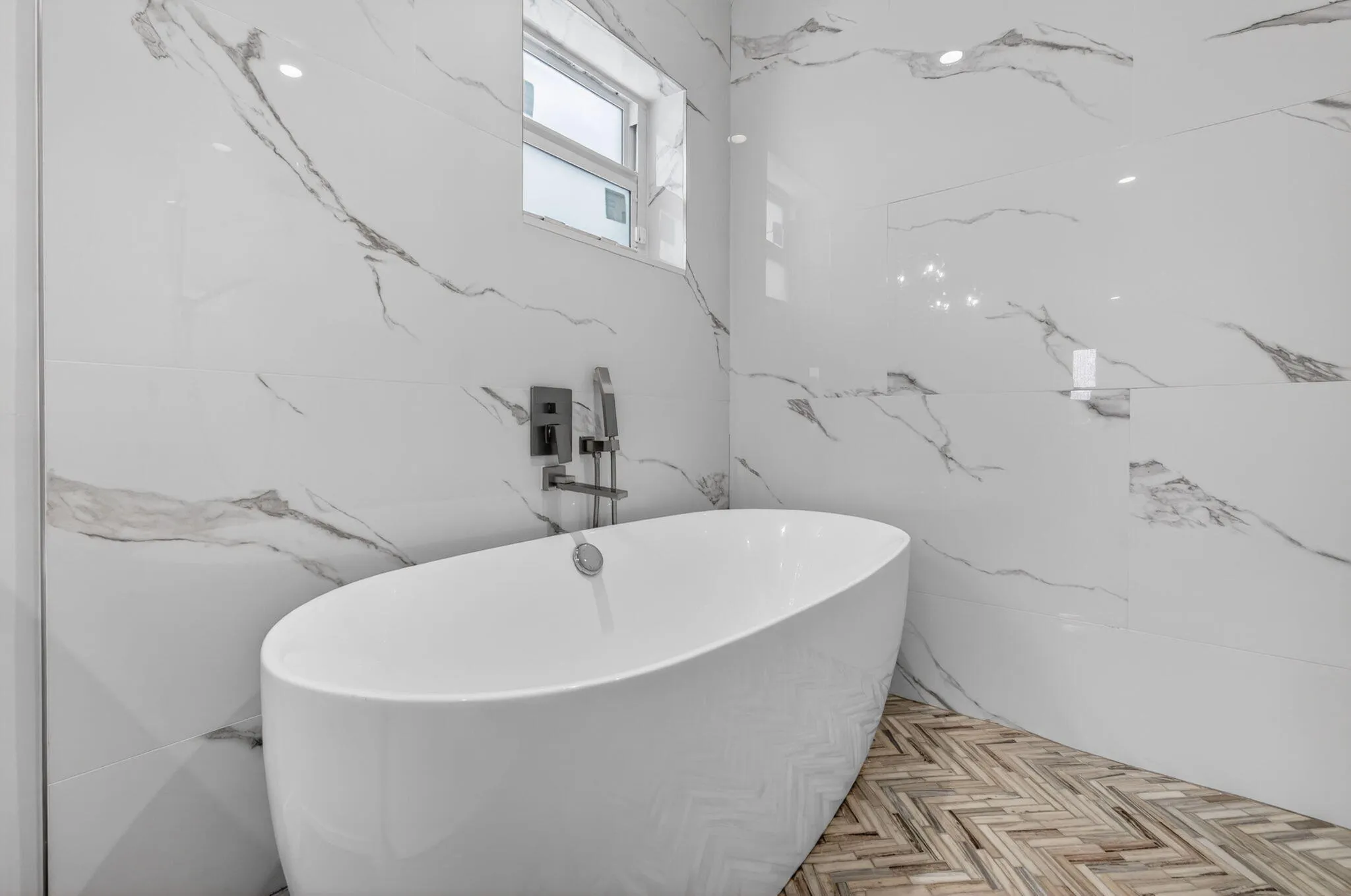 4460-Master Bath 4