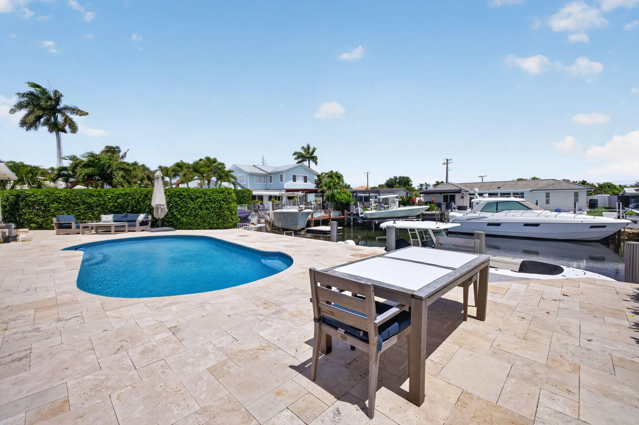 4460-Pool View 3