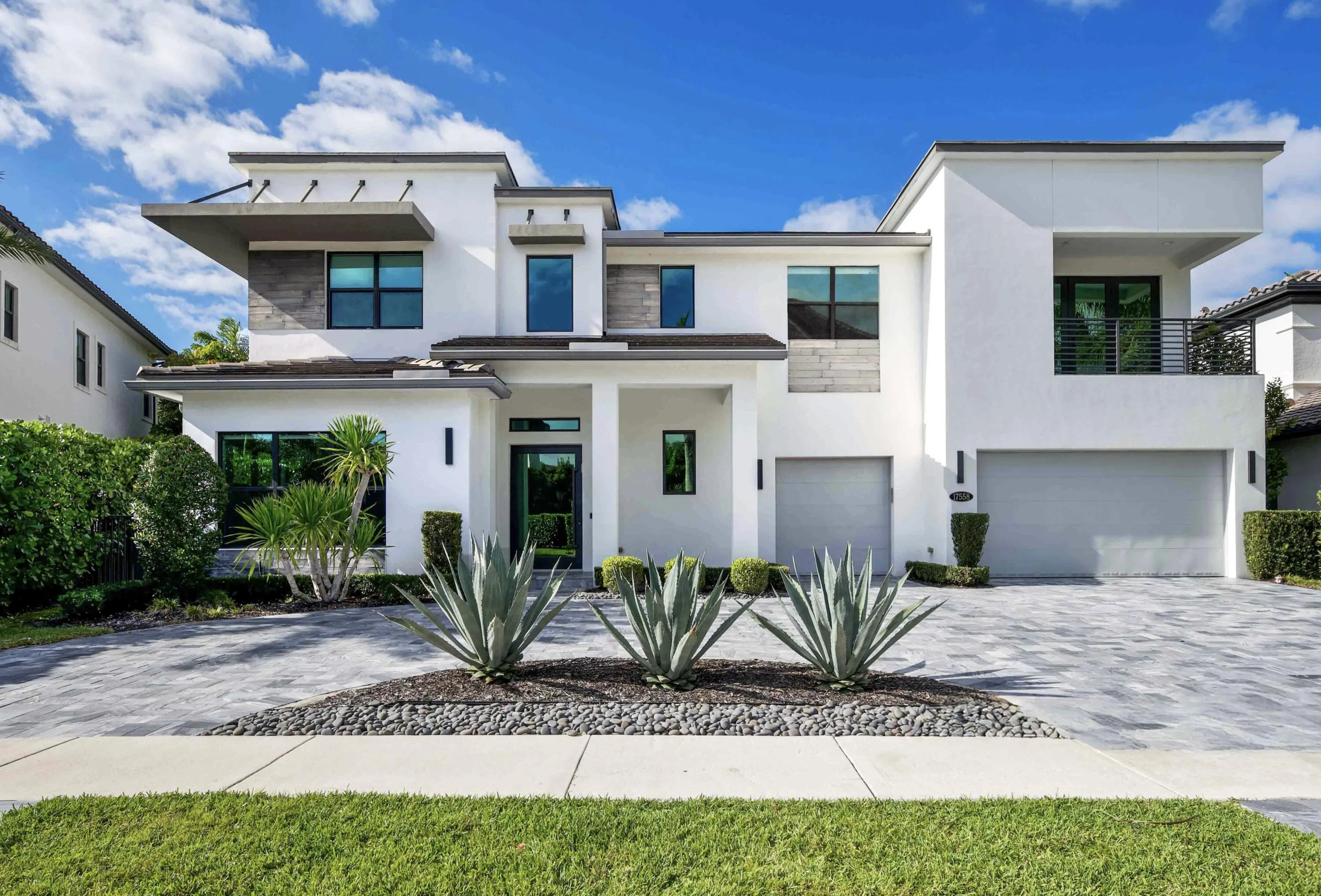 Front​​‌​​​​‌​​‌‌​‌‌​​​‌‌​‌​‌​‌​​​‌​​ Exterior