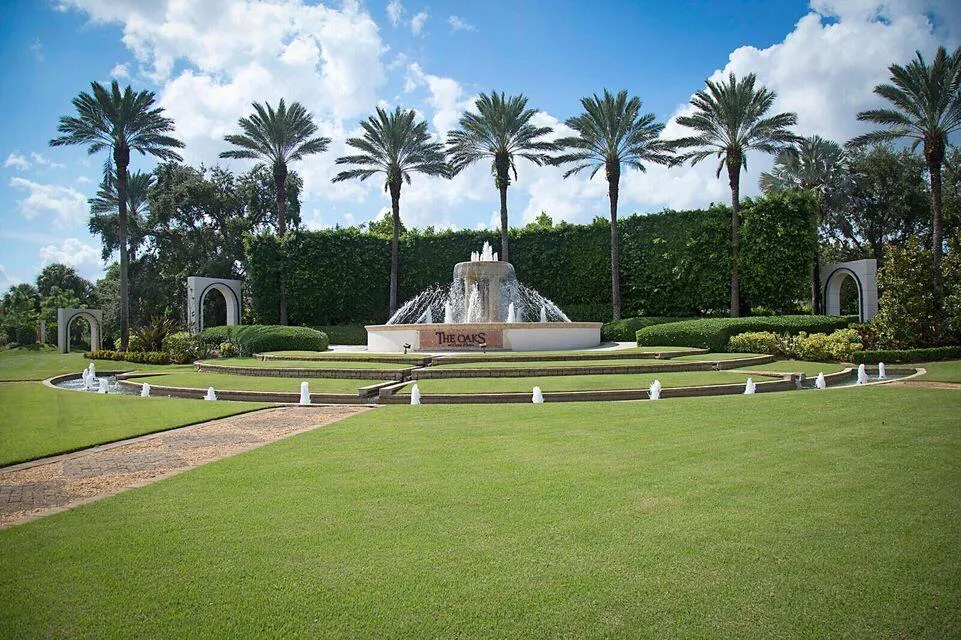 The Oaks Main Entrance
