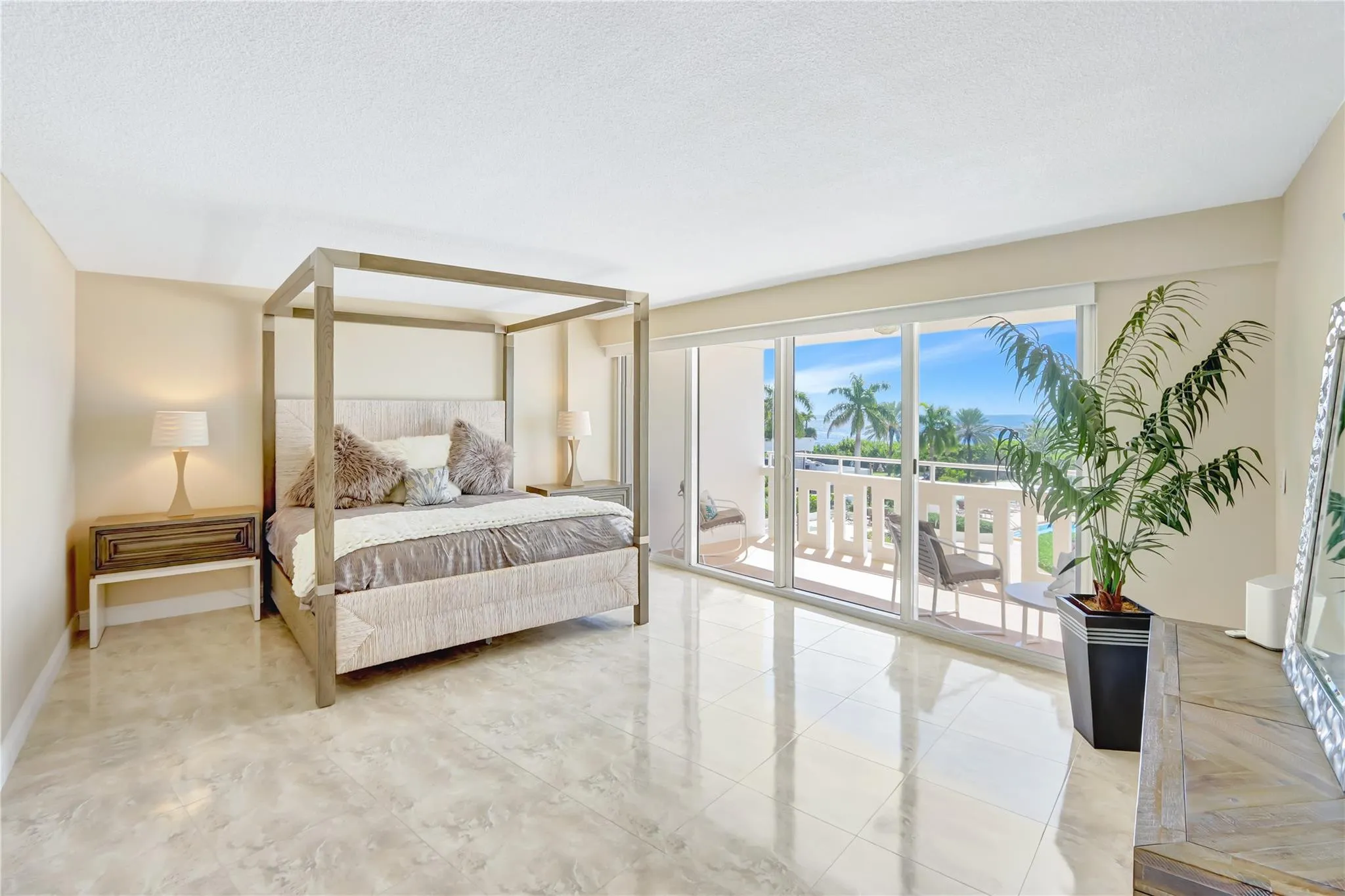 Primary Suite 2/ Balcony Access