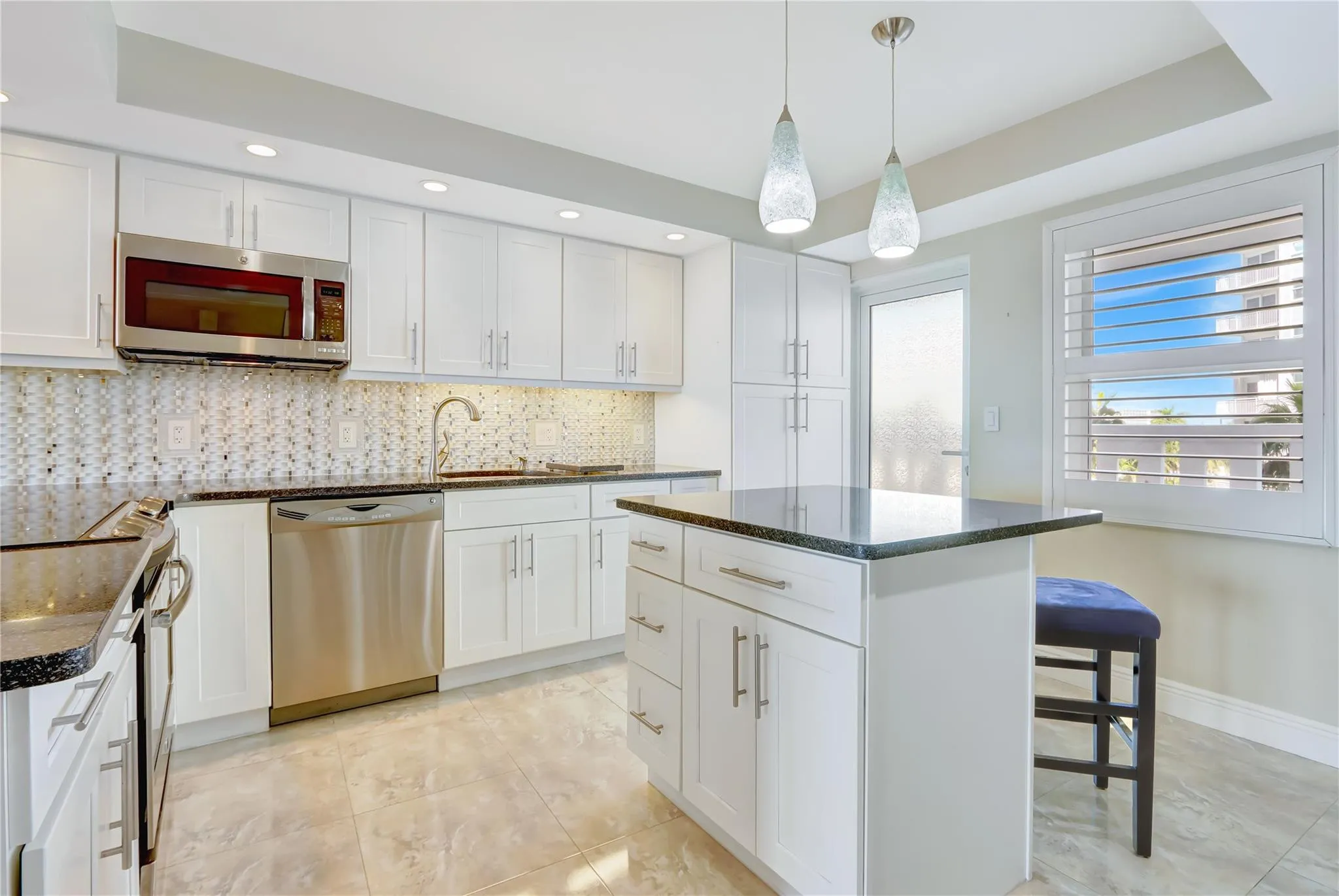 Gourmet Kitchen w/Island