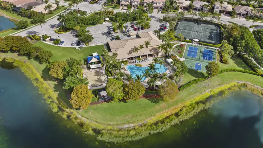 45_the marbella lakes clubhouse (1)