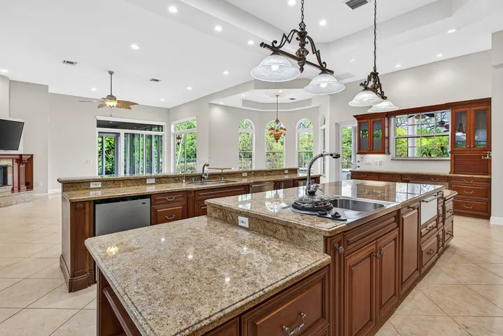 022-6071Northwest69thWay-Parkland-FL-330