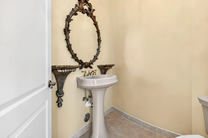 1/2 Bath