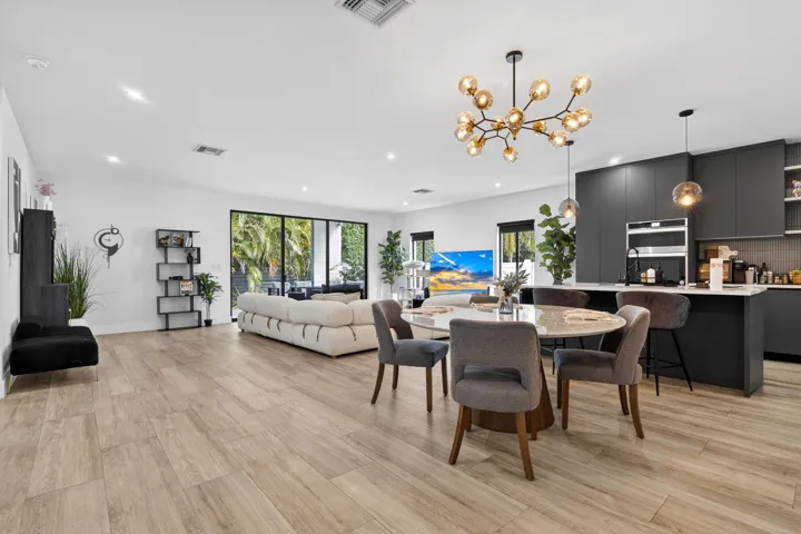 913-NE-15th-St -Fort-Lauderdale-Family-R
