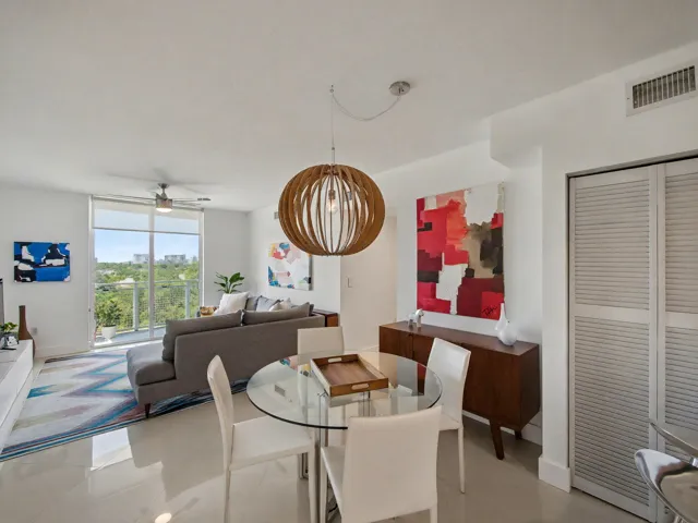 DINNER SPACE / LIVING SPACE