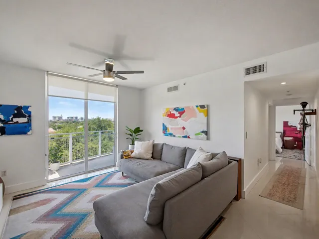 LIVING ROOM / ACCESS TO BEDROOMS