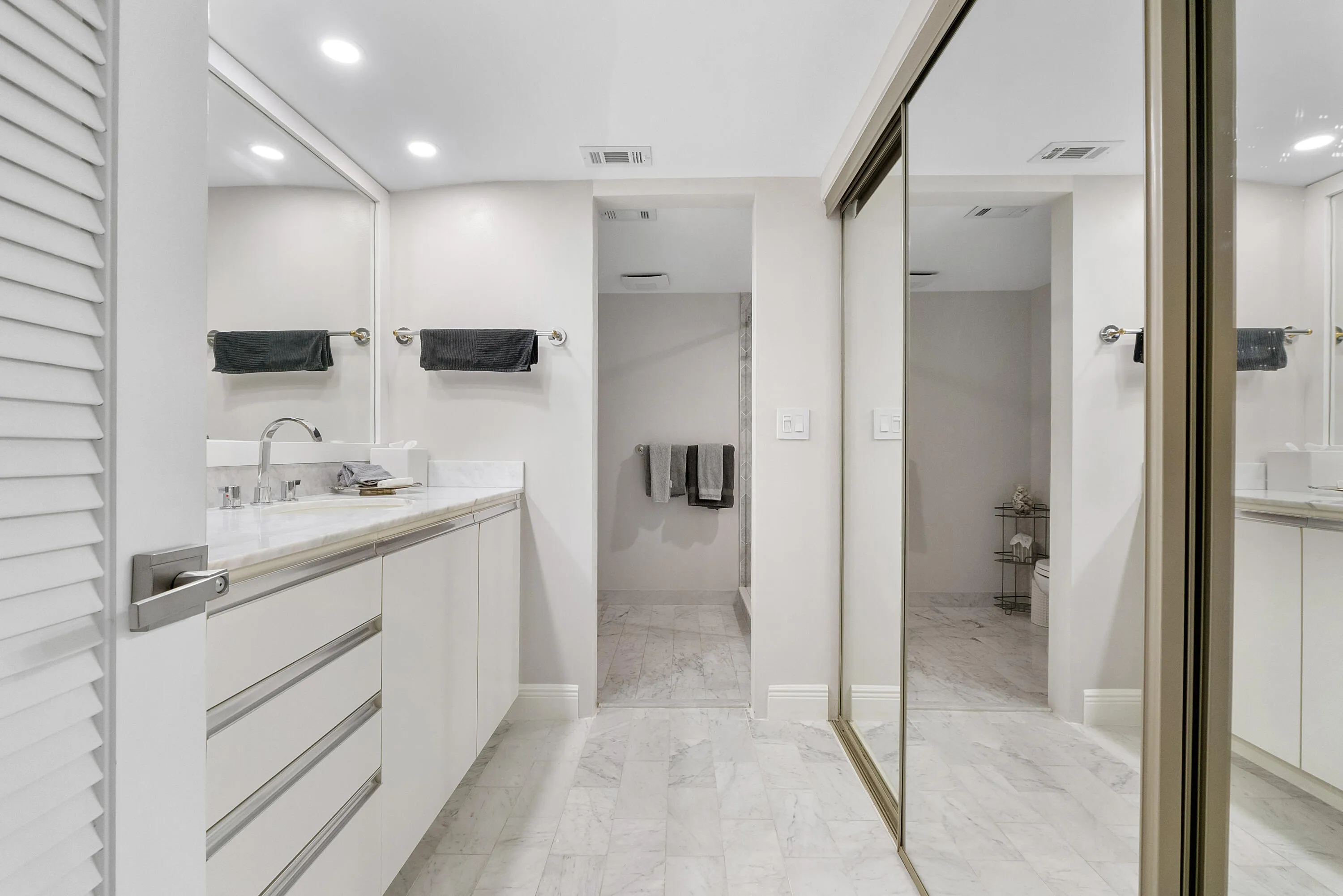501 N Riverside Dr u203_018