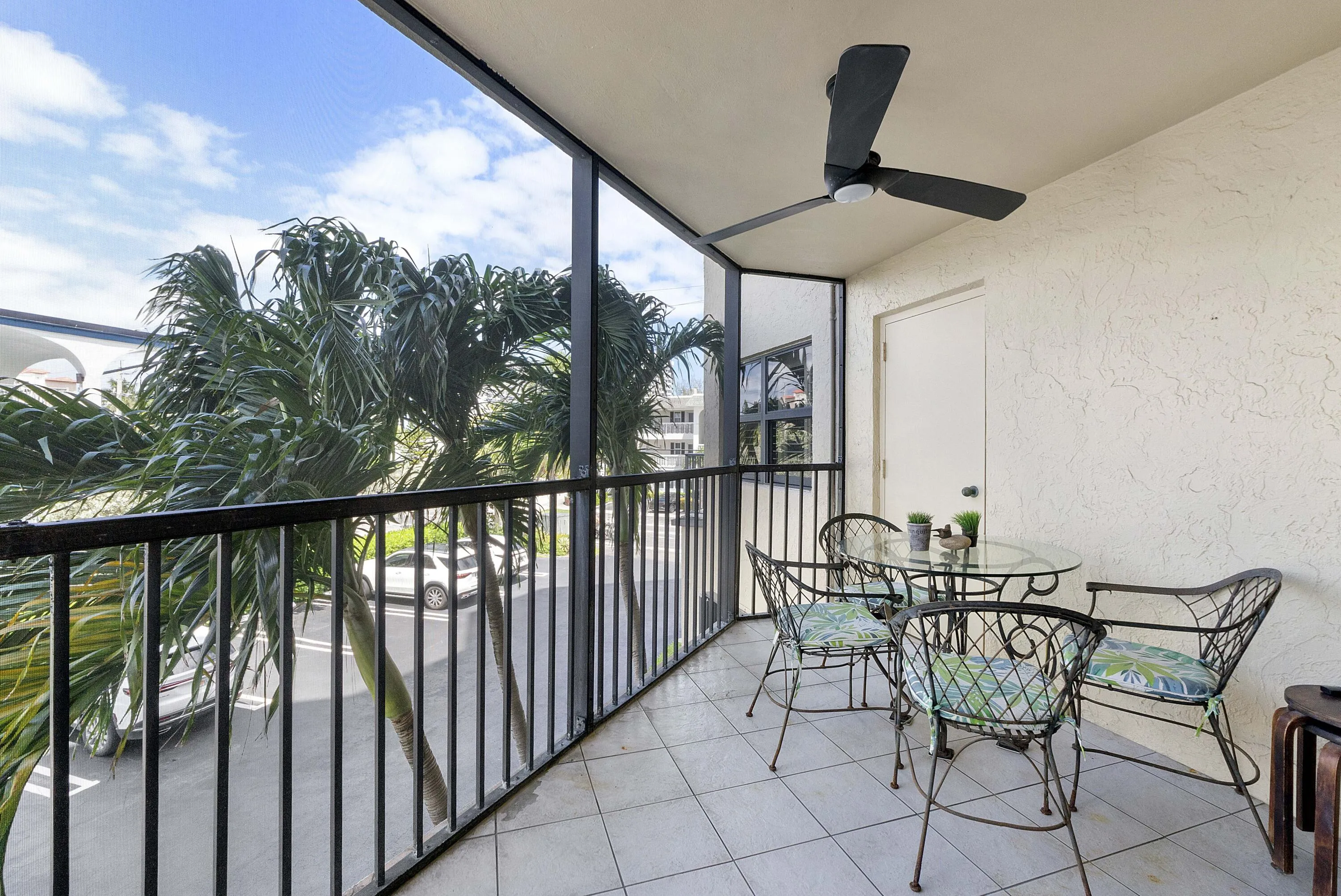 501 N Riverside Dr u203_045