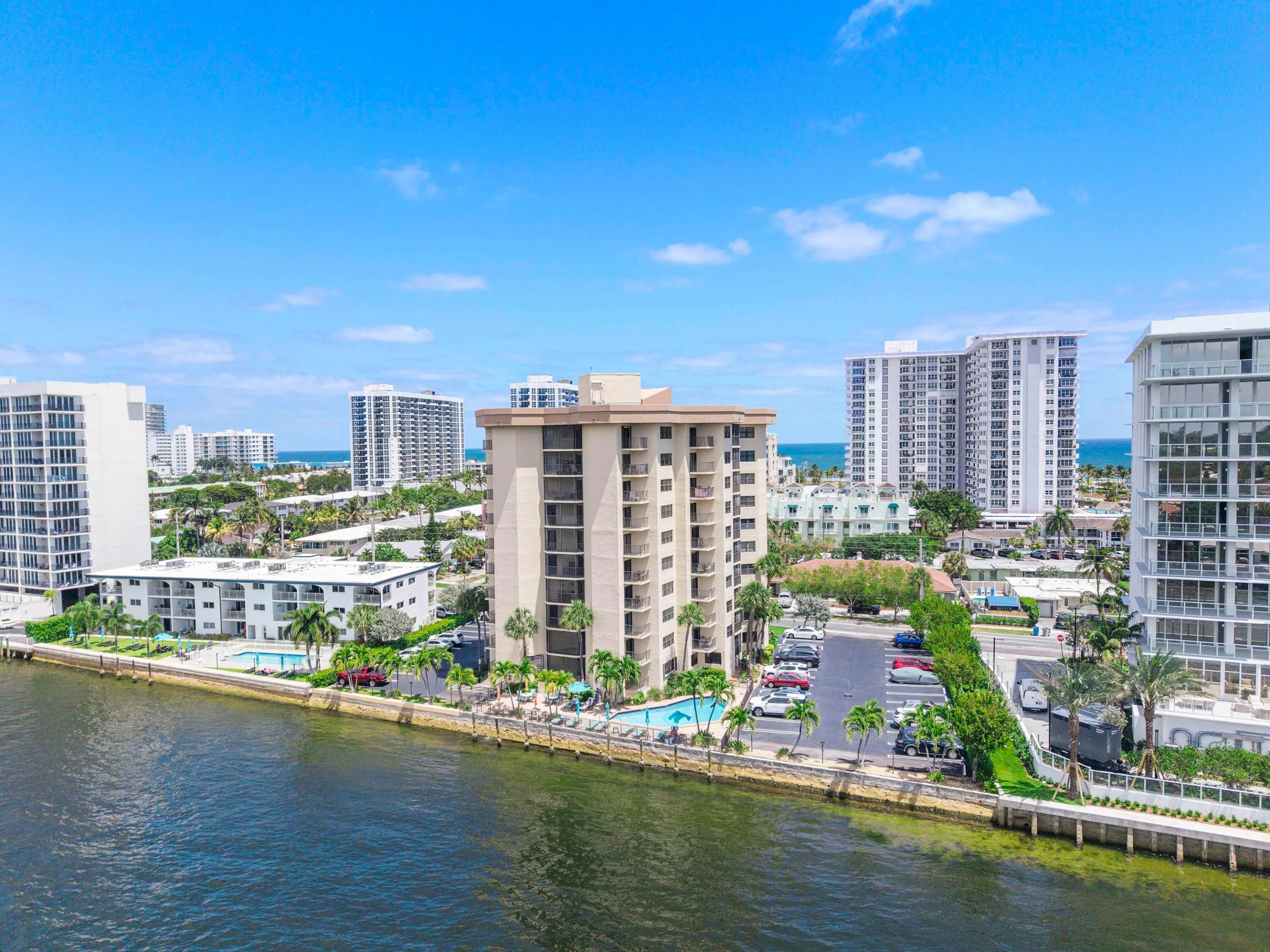 501 N Riverside Dr u203_009