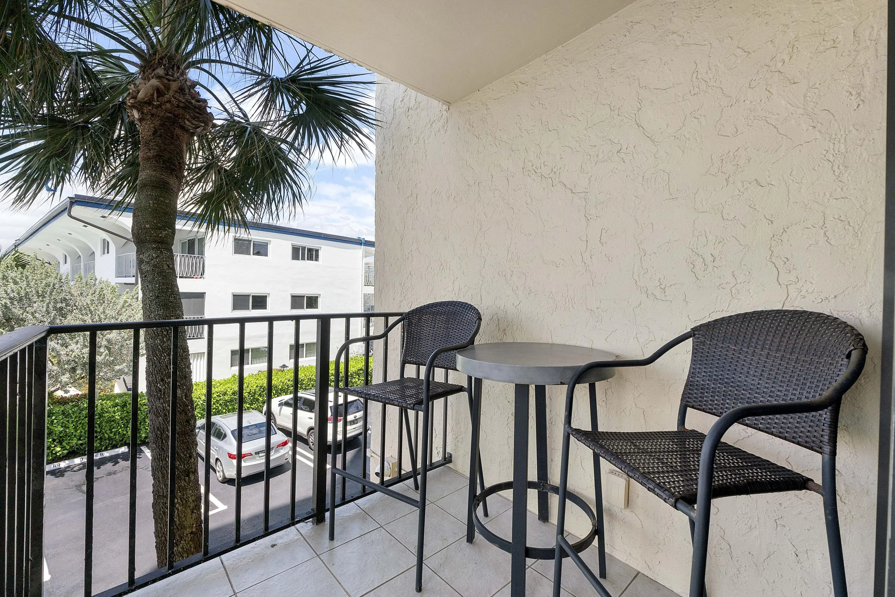 501 N Riverside Dr u203_041