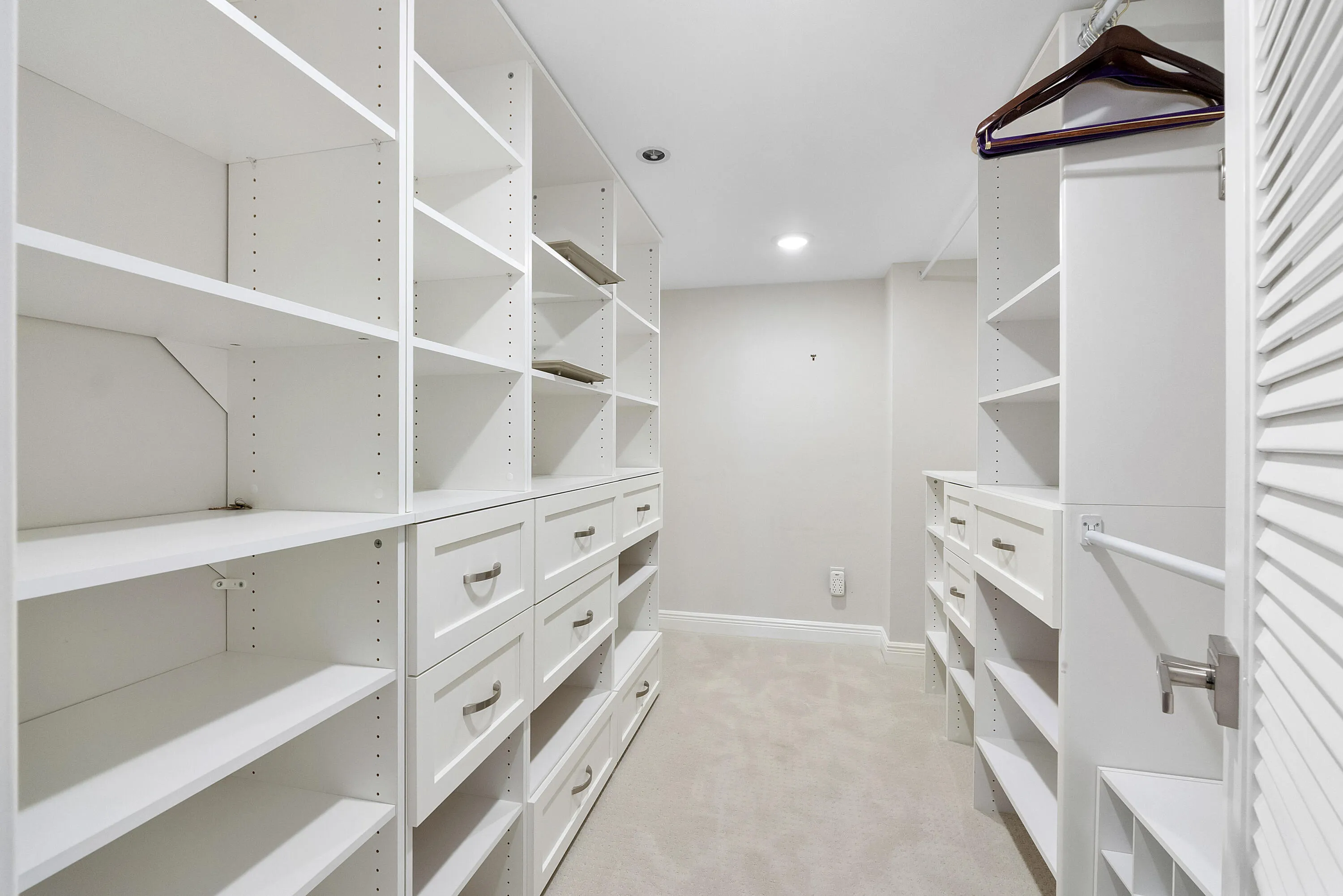 501 N Riverside Dr u203_026