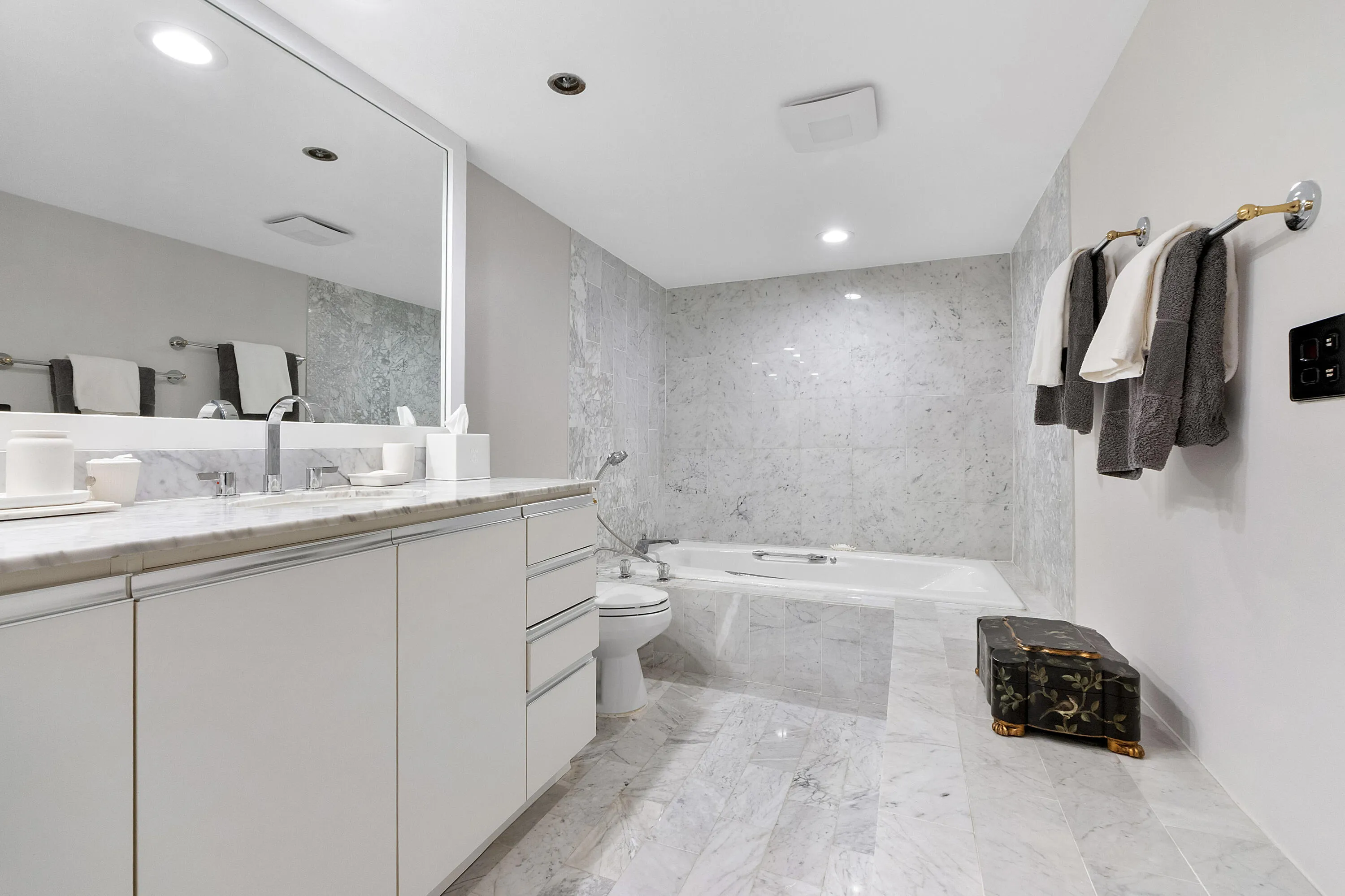 501 N Riverside Dr u203_024