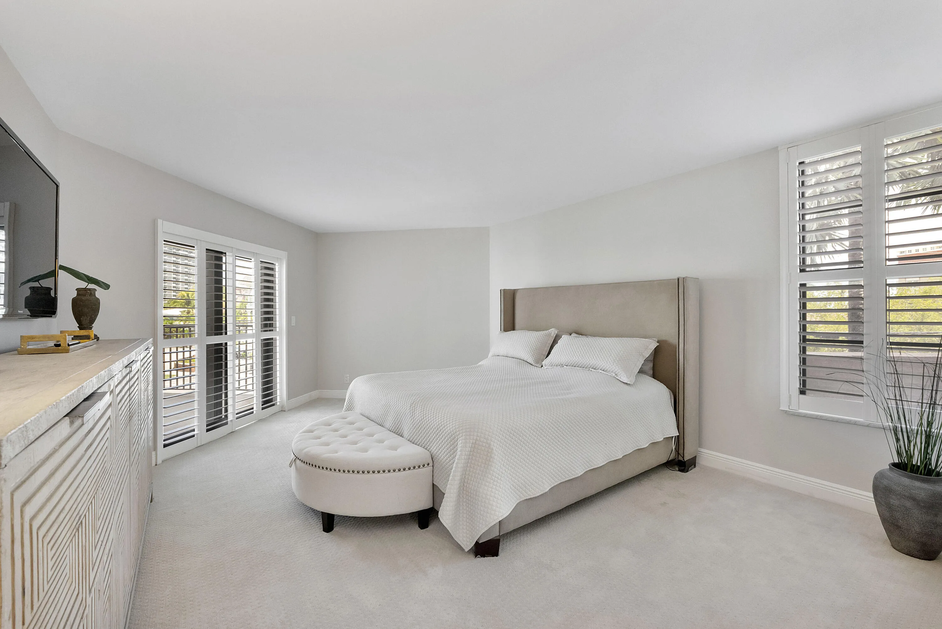 501 N Riverside Dr u203_020