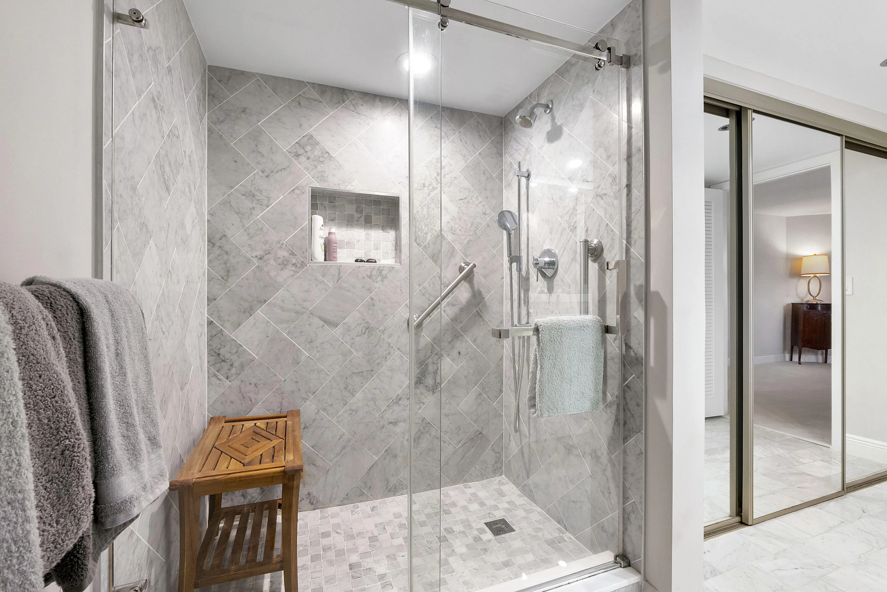 501 N Riverside Dr u203_019