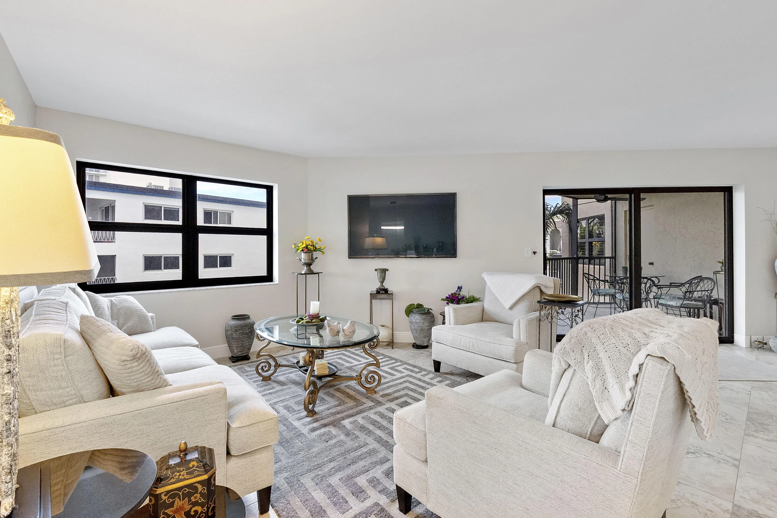 501 N Riverside Dr u203_028