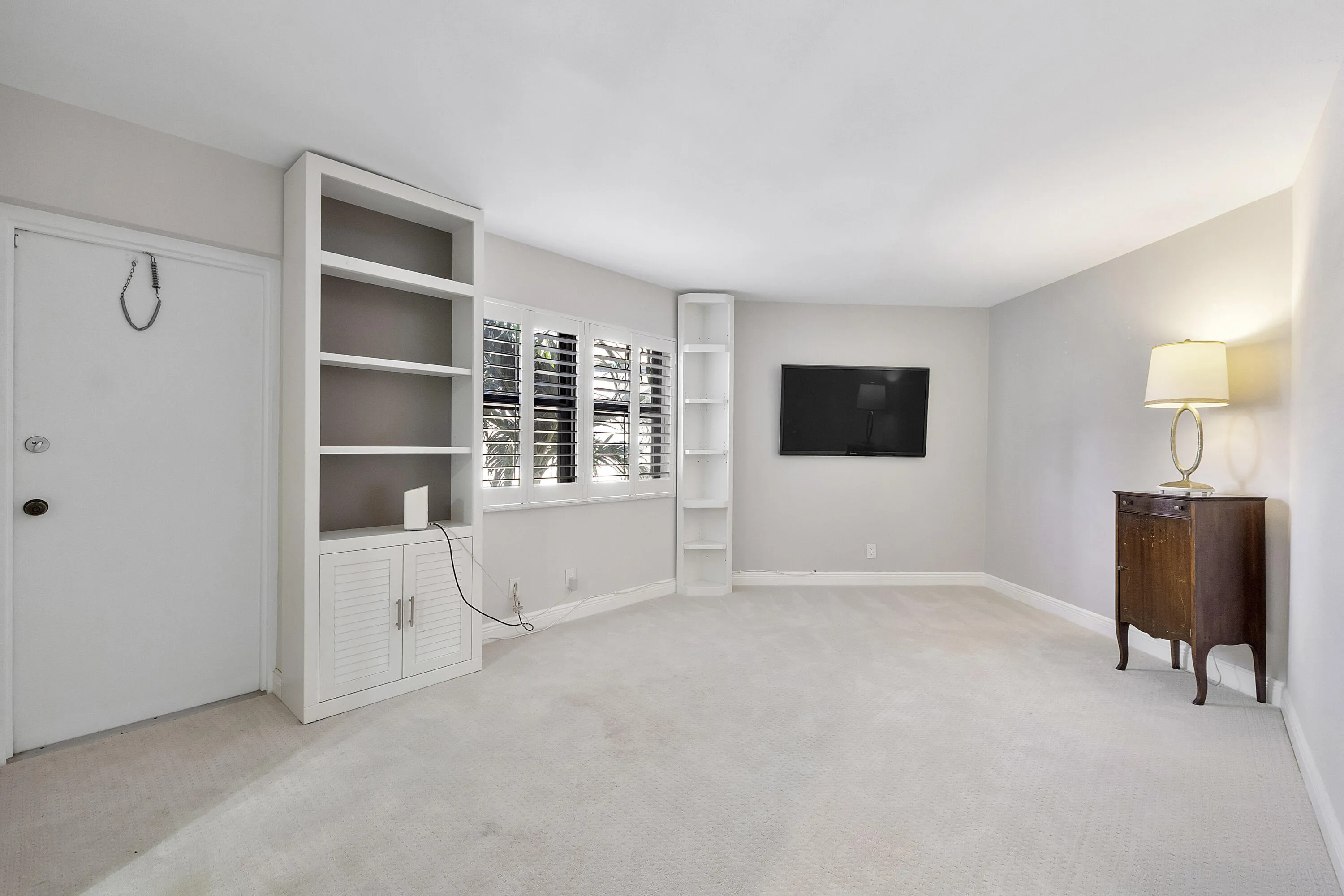 501 N Riverside Dr u203_016