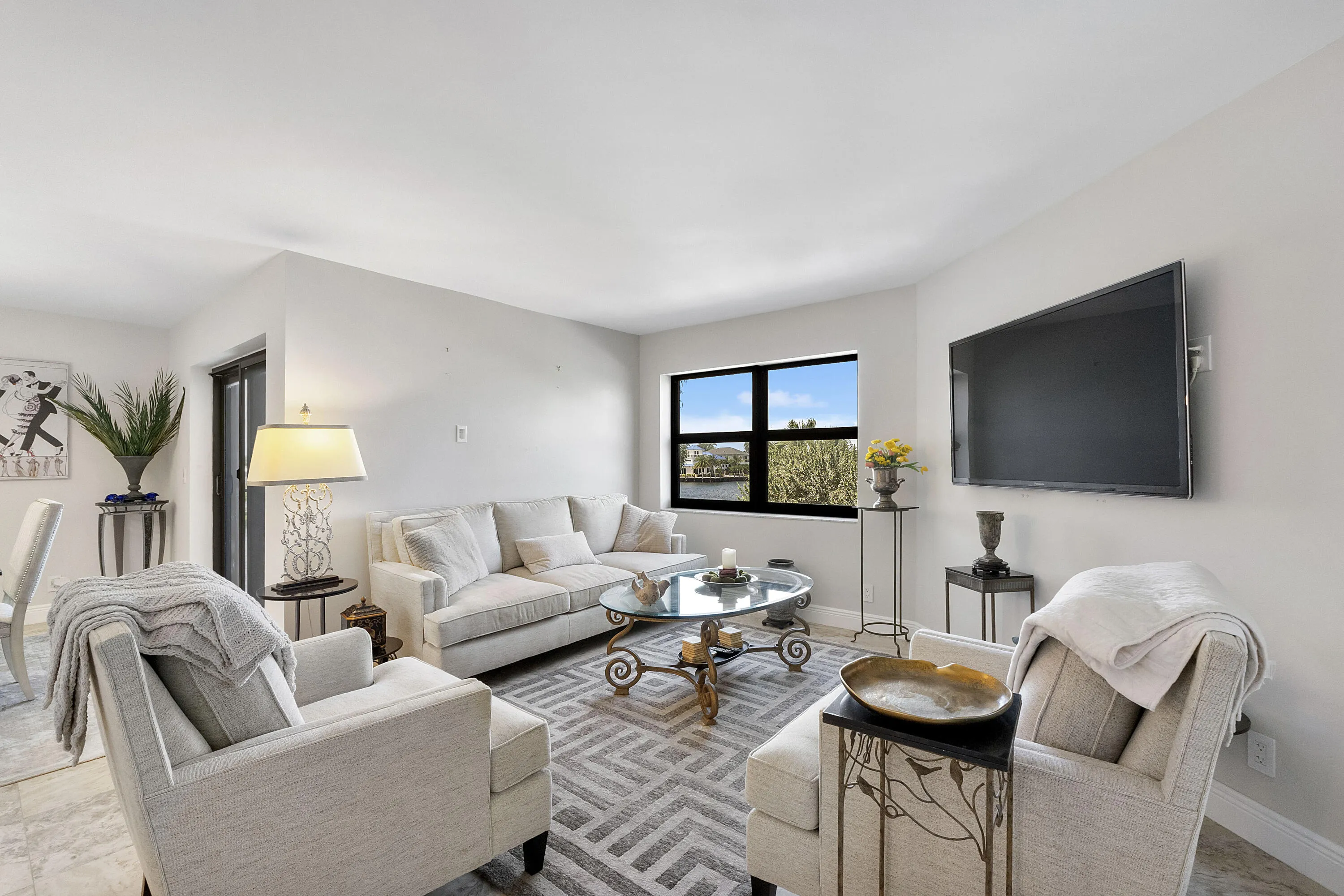 501 N Riverside Dr u203_027