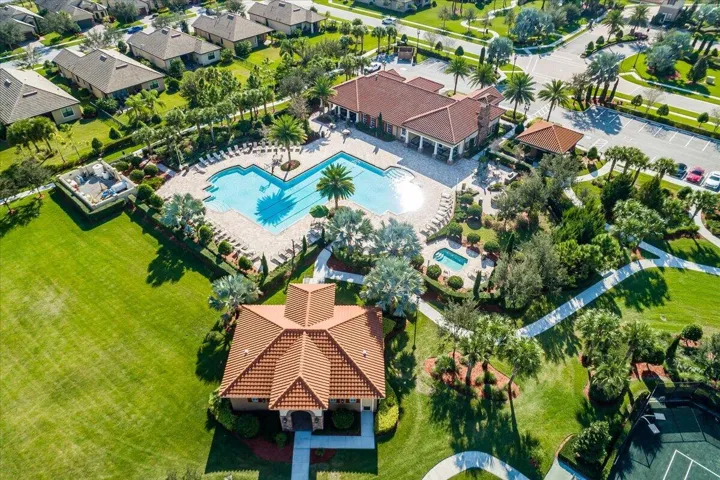 Castellina Amenities