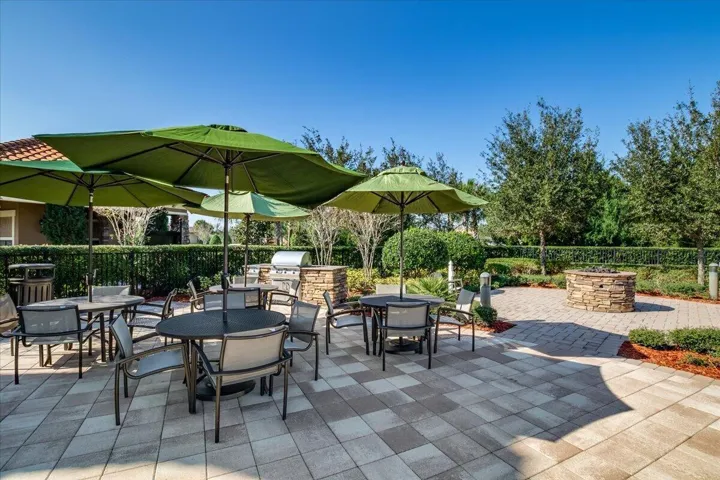 Pool seating